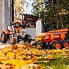 Falk Kubota oranžais traktors ar piekabi