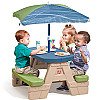 Piknika galds ar lietussargu bērniem
